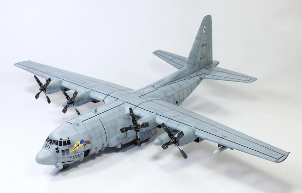 US Air Force AC-130H Spectre – 1:72 Professional Model