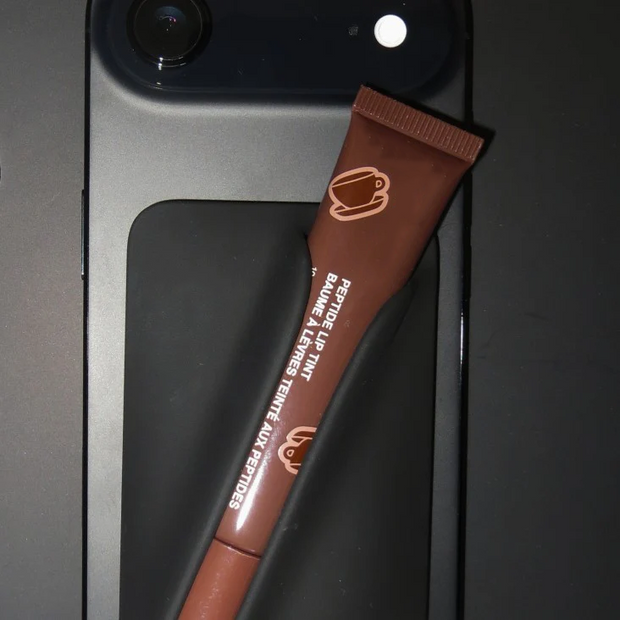 Clip-On Lip Balm Holder with MagSafe – Compact, Magnetic & Always Accessible